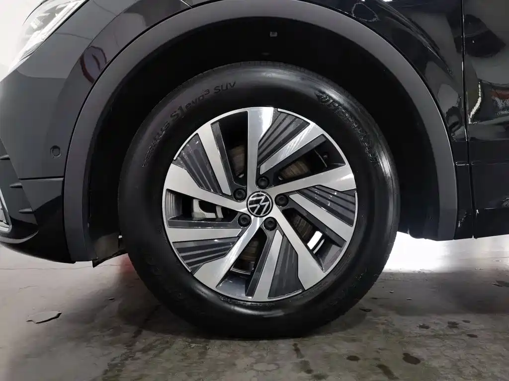 Volkswagen Tiguan L Plug-In Hybrid 2023 — фото 17