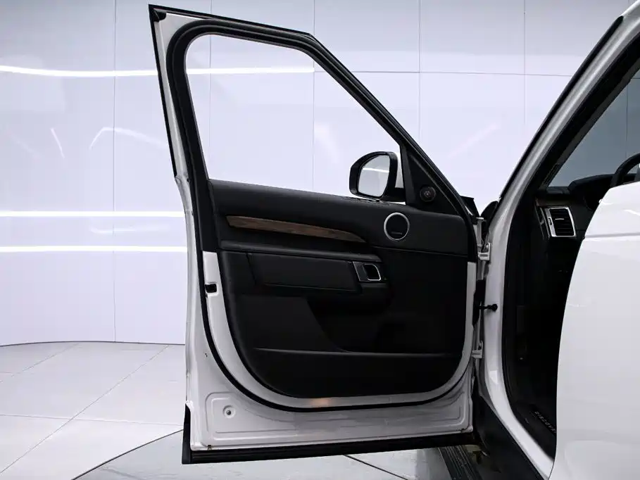 Land Rover Discovery 2019 — фото 12
