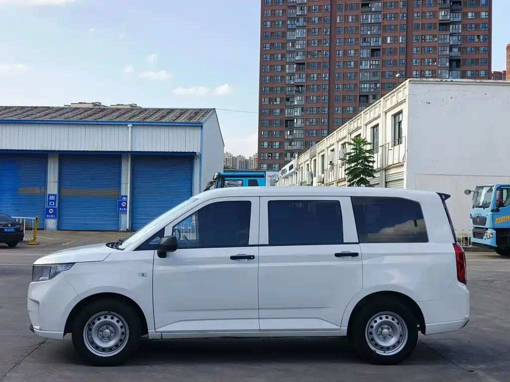 Wuling Hongguang PLUS 2021