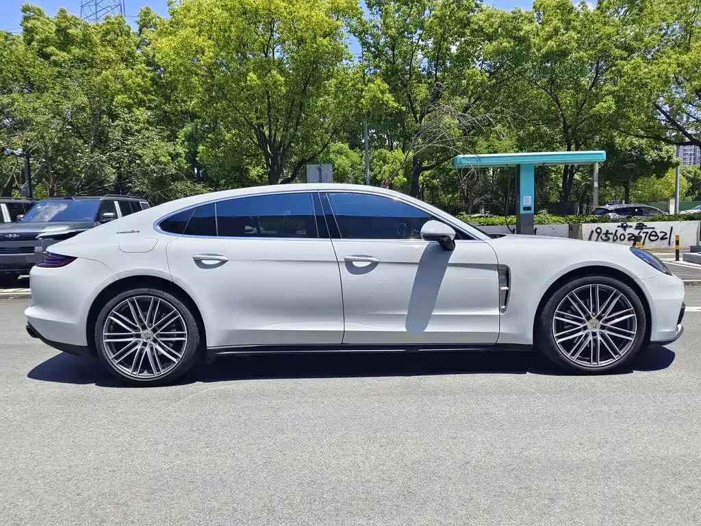 Porsche Panamera 2020 — фото 16