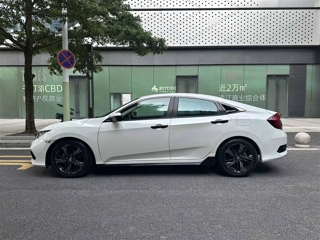 Honda Civic 2019 — фото 10