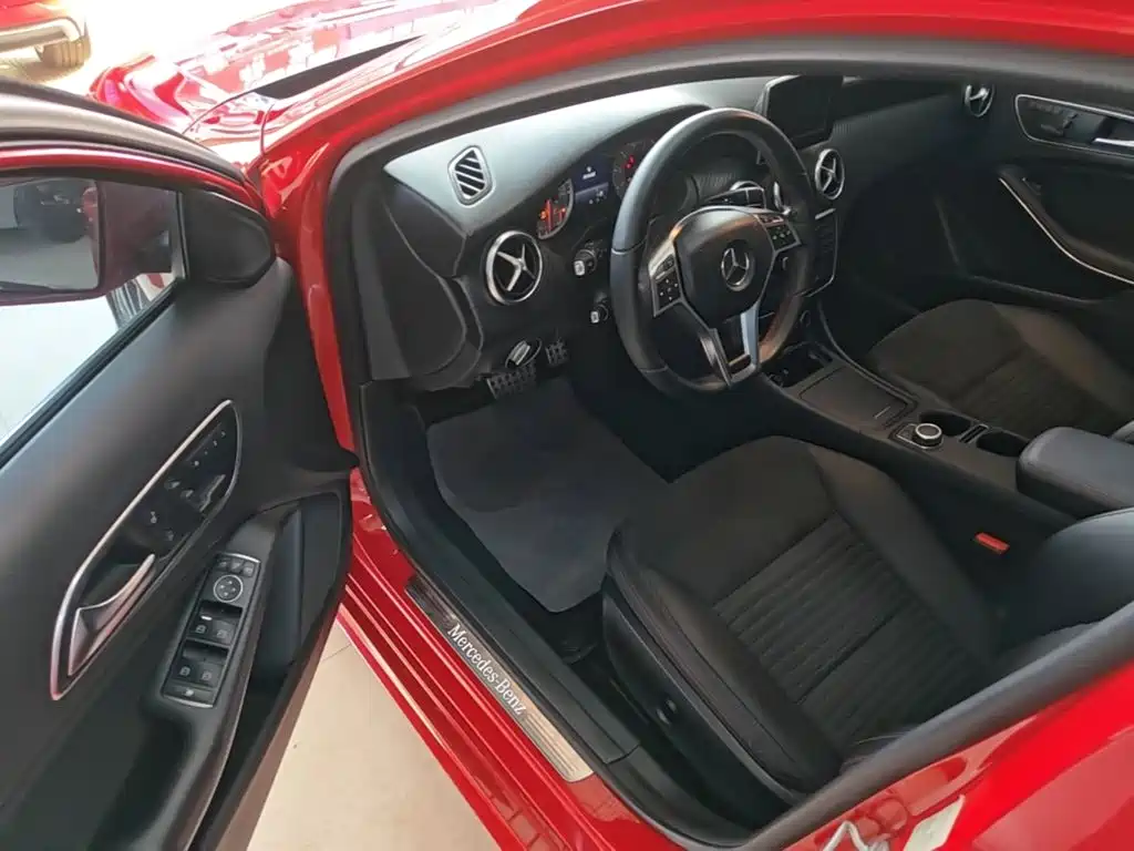 Mercedes-Benz A-Class 2015 — фото 16