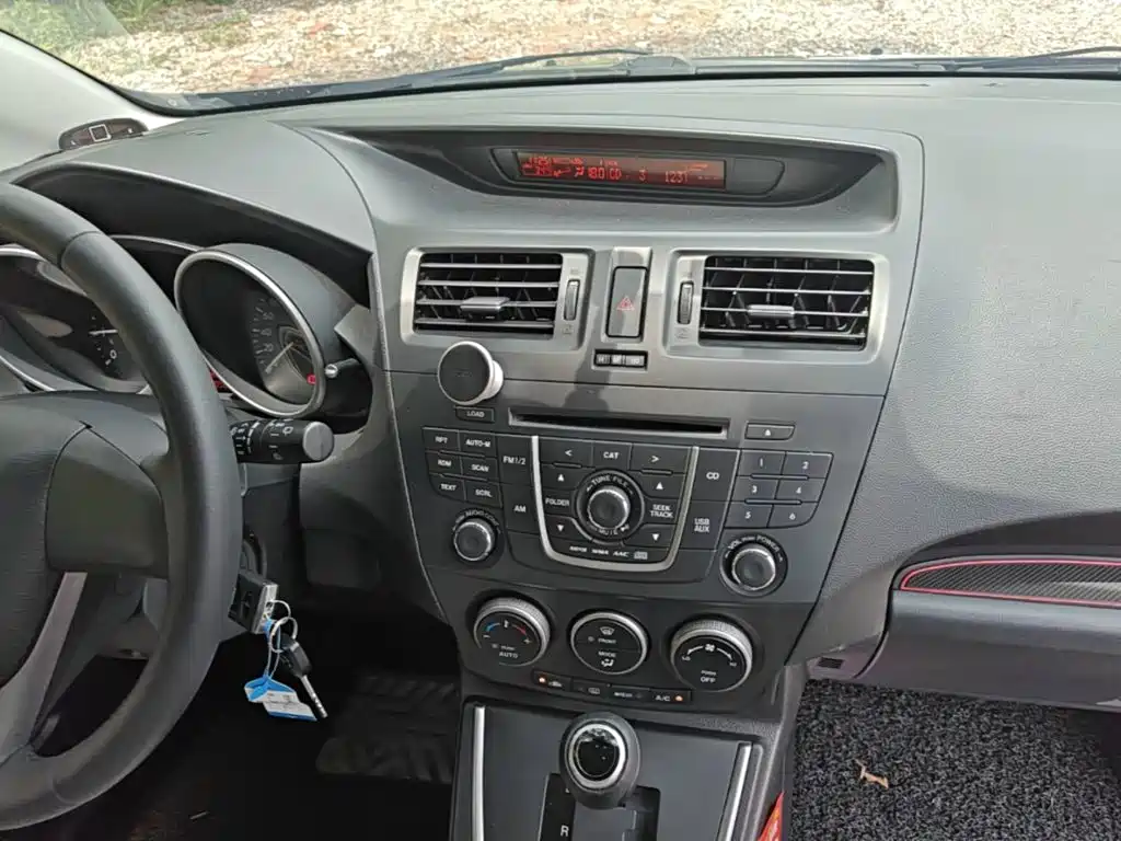 Mazda 5 2015 — фото 13