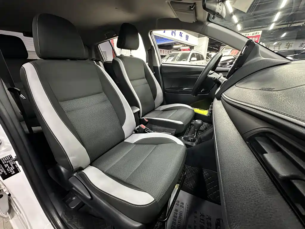 Toyota Yaris L 2022 — фото 9