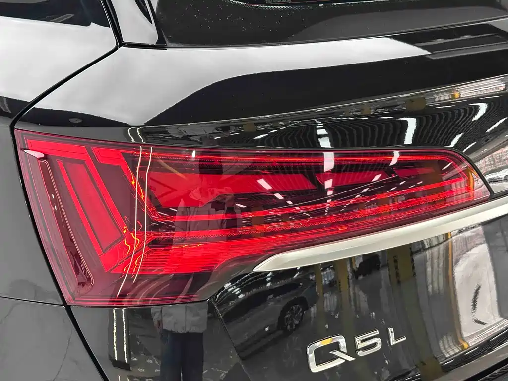 Audi Q5L 2022 — фото 15