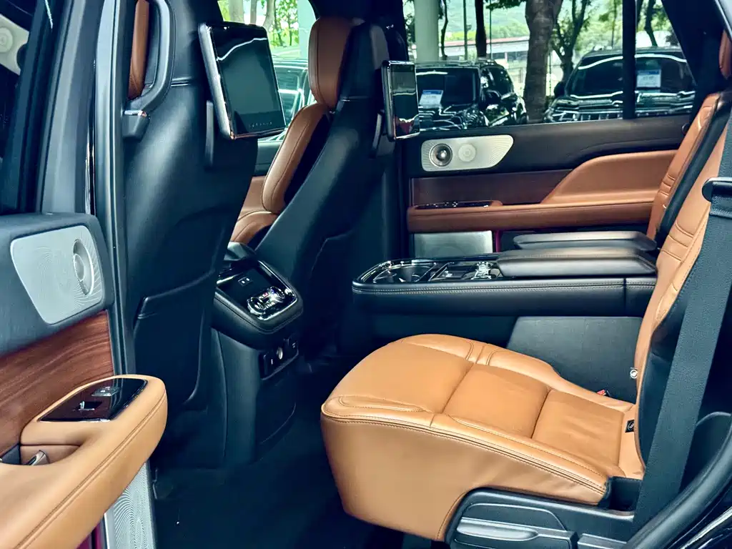 Lincoln Navigator 2019 — фото 8