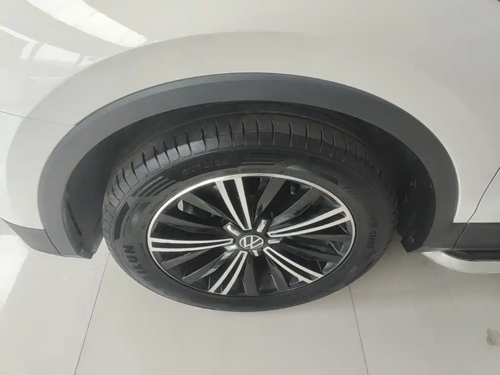 Volkswagen Tiguan L 2021 — фото 23