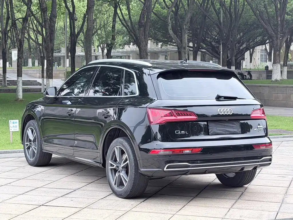 Audi Q5L 2019 — фото 14