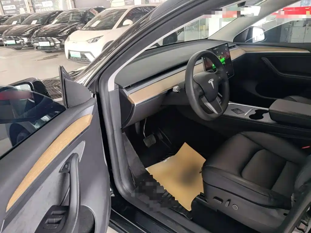 Tesla Model Y 2023 — фото 16
