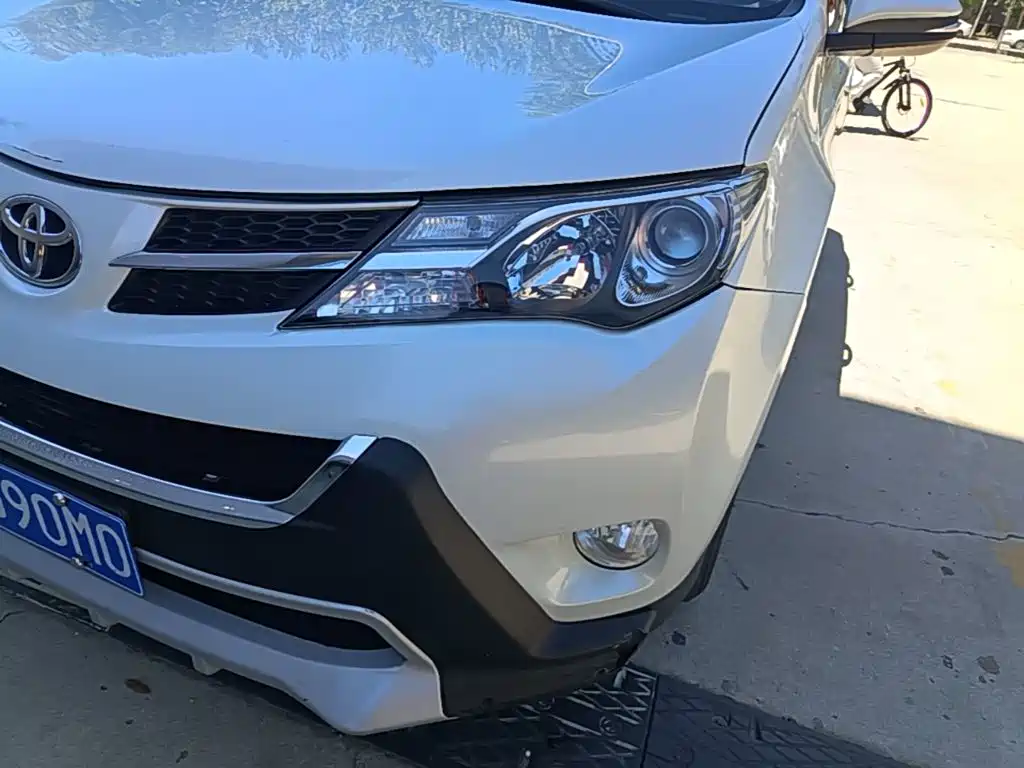 Toyota RAV4 2015 — фото 24