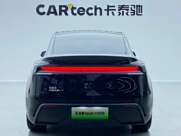 Tesla Model Y 2025
