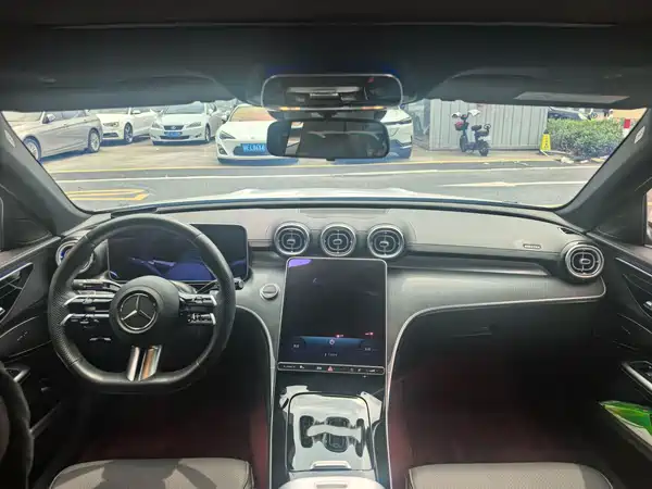 Mercedes-Benz C-Class 2024