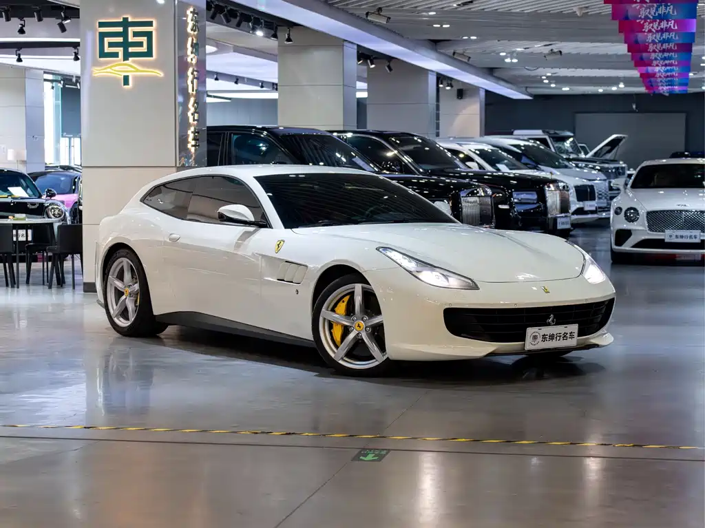 Ferrari GTC4Lusso 2018 — фото 3