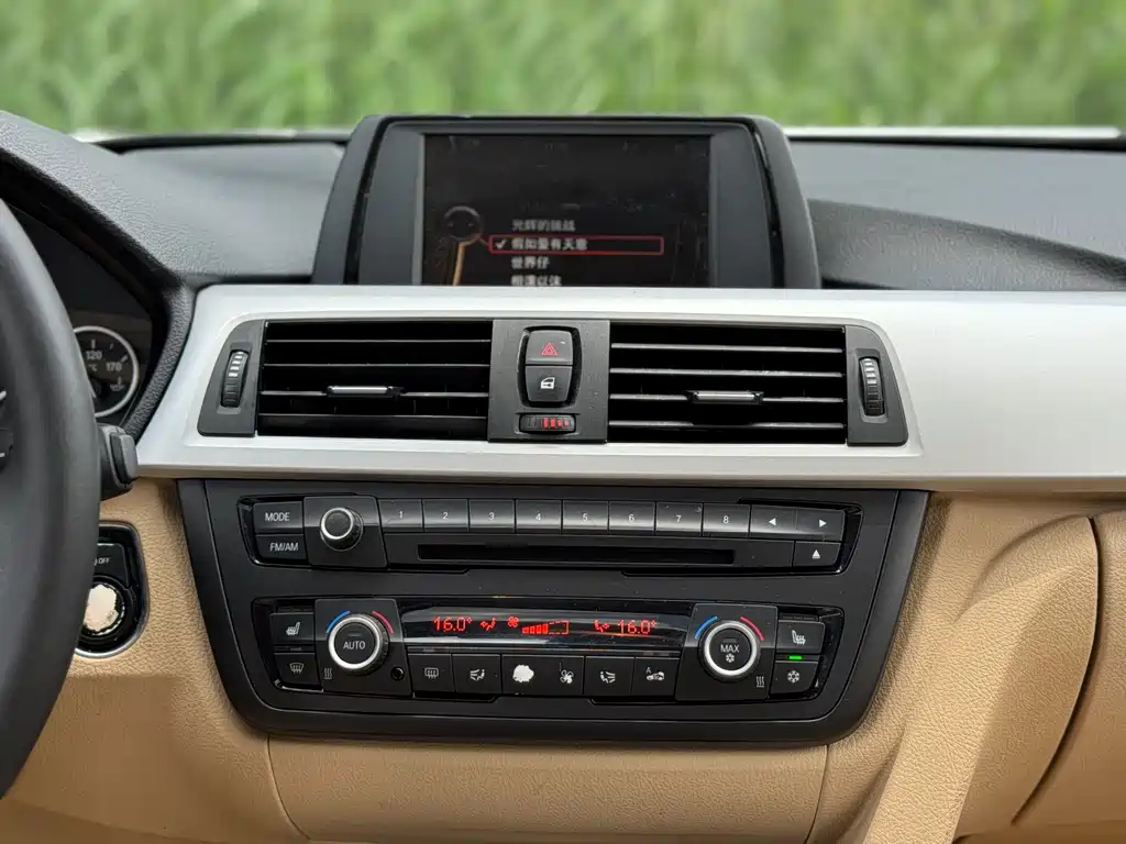 BMW 3 Series 2012 — фото 14