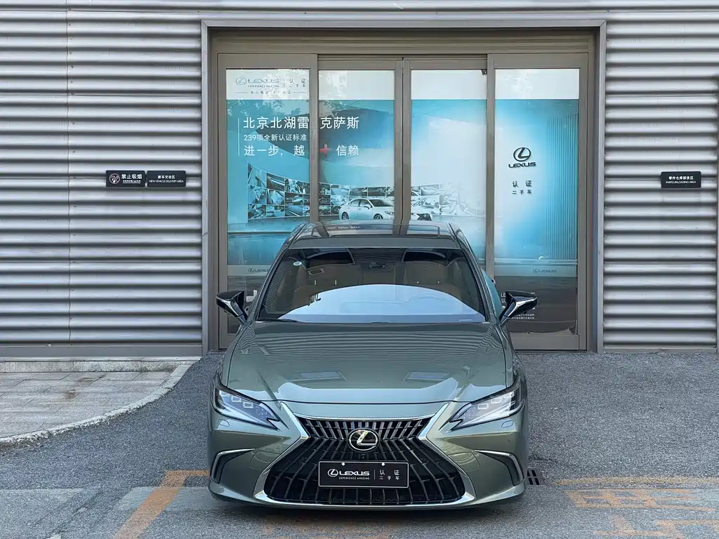 Lexus ES 2023