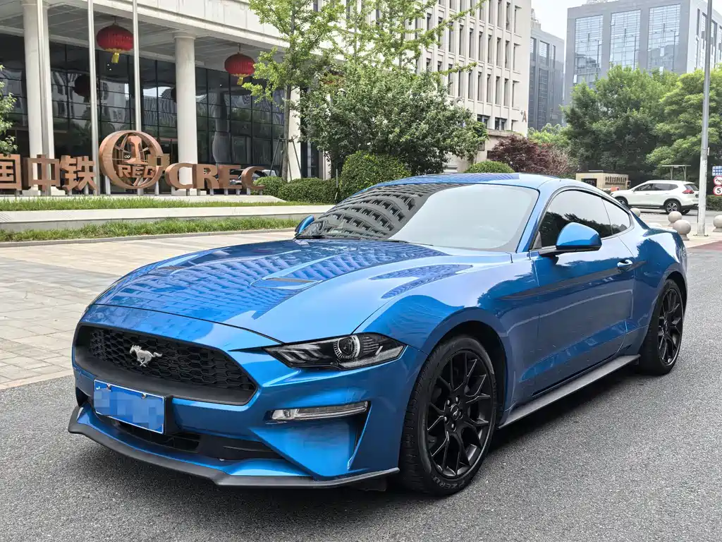 Ford Mustang 2022 — фото 1