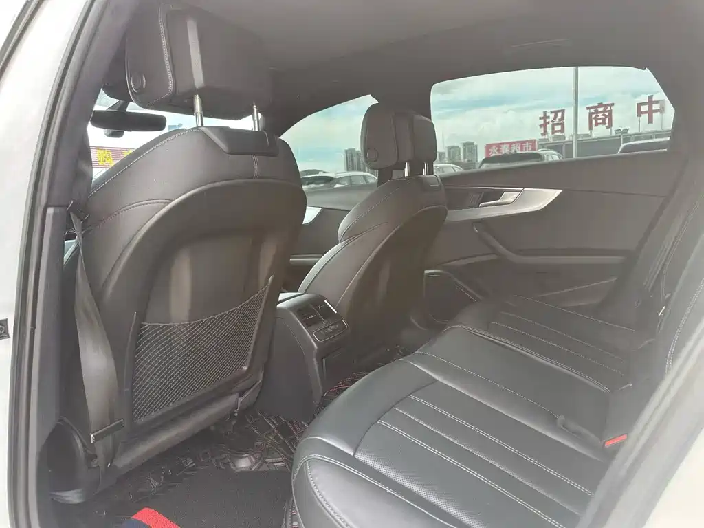 Audi A4L 2020