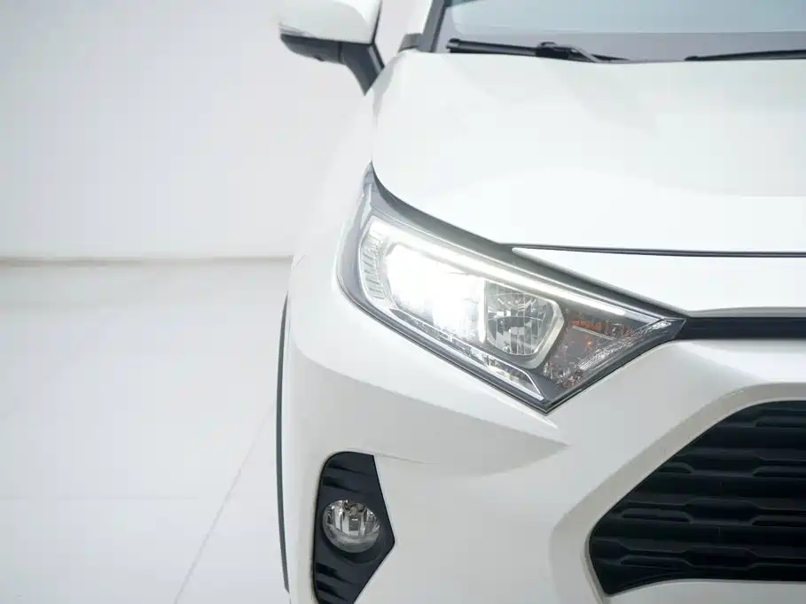 Toyota RAV4 2021 — фото 12