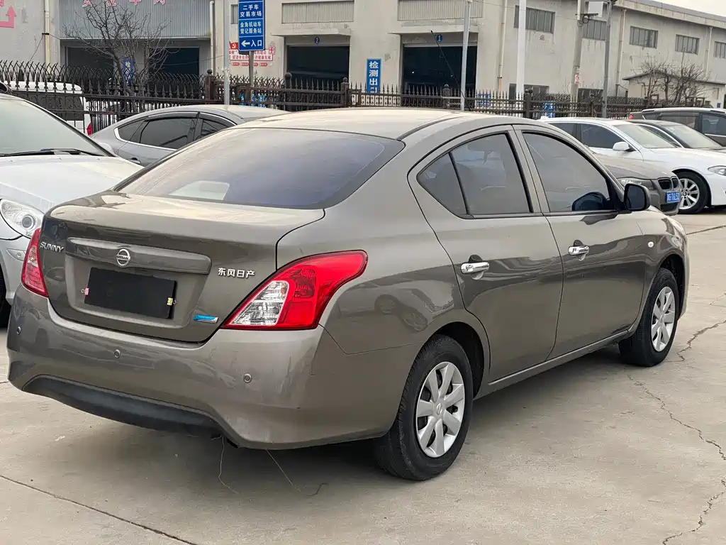 Nissan Sunny 2016 — фото 15