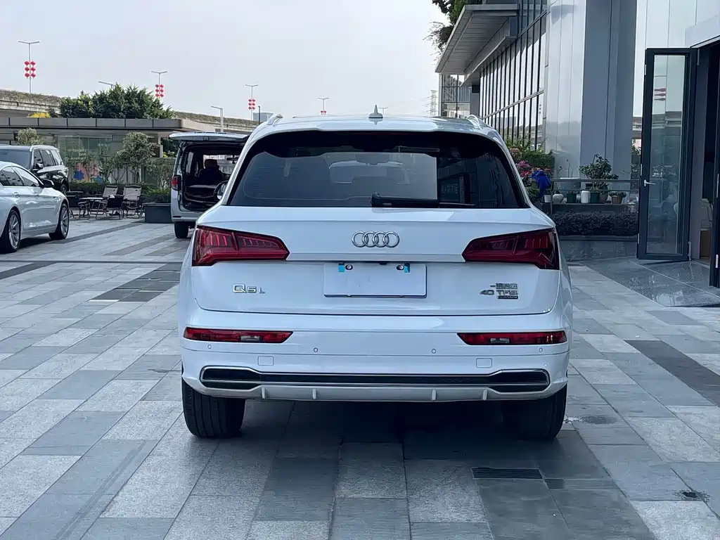 Audi Q5L 2019 — фото 23