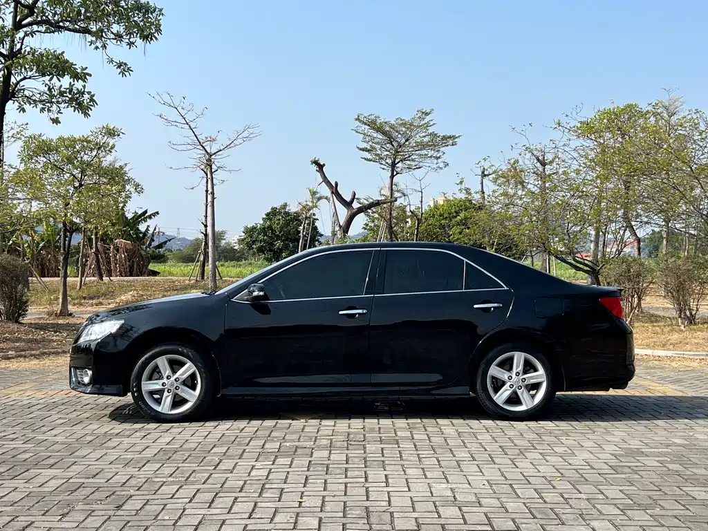 Toyota Camry 2013 — фото 4