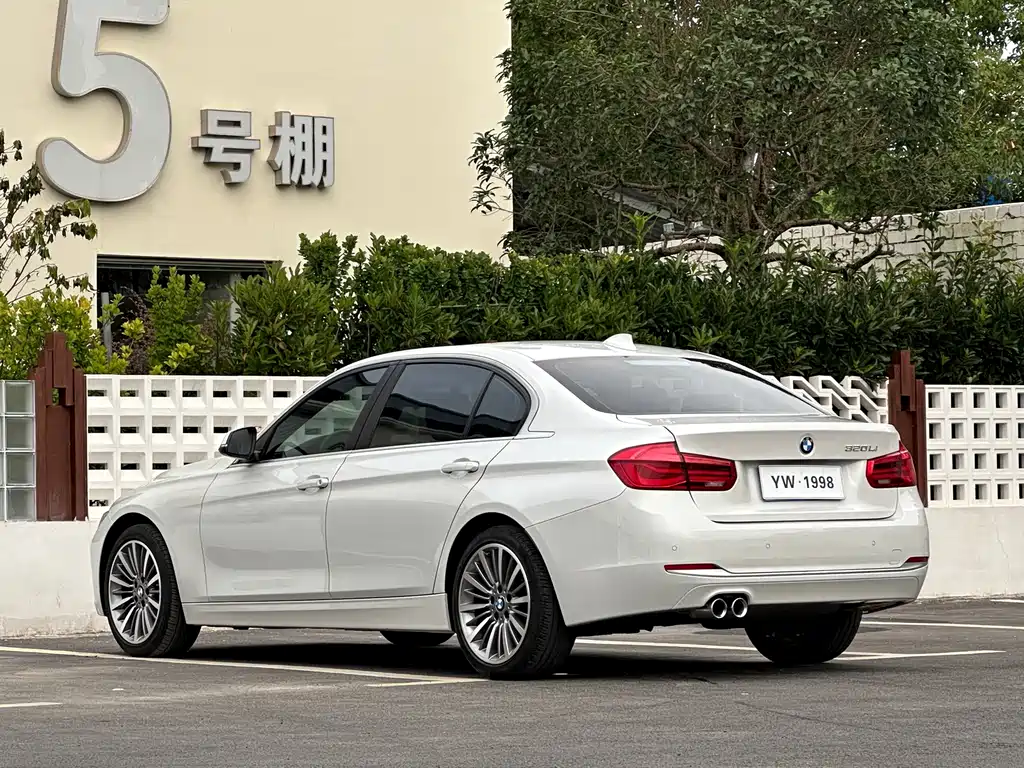 BMW 3 Series 2019 — фото 8