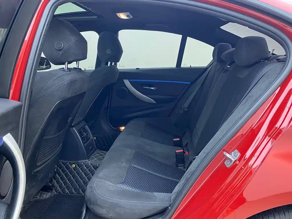 BMW 3 Series 2018 — фото 14