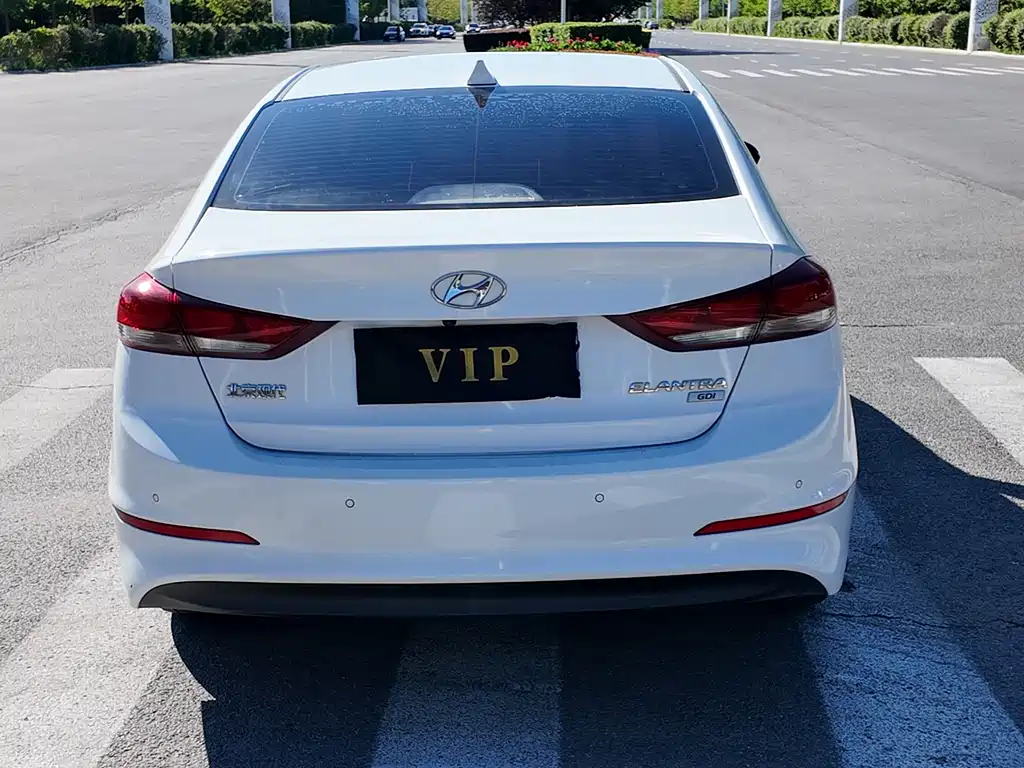 Hyundai Elantra 2019 — фото 8