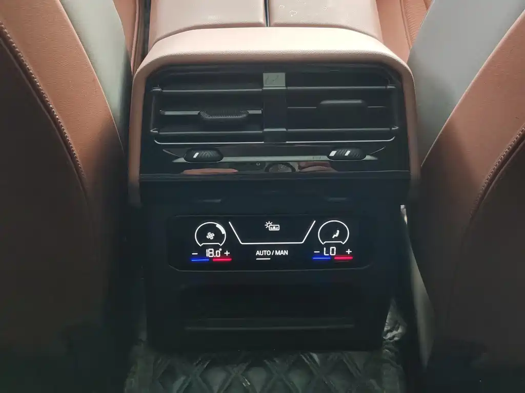 BMW 5 Series 2024 — фото 10