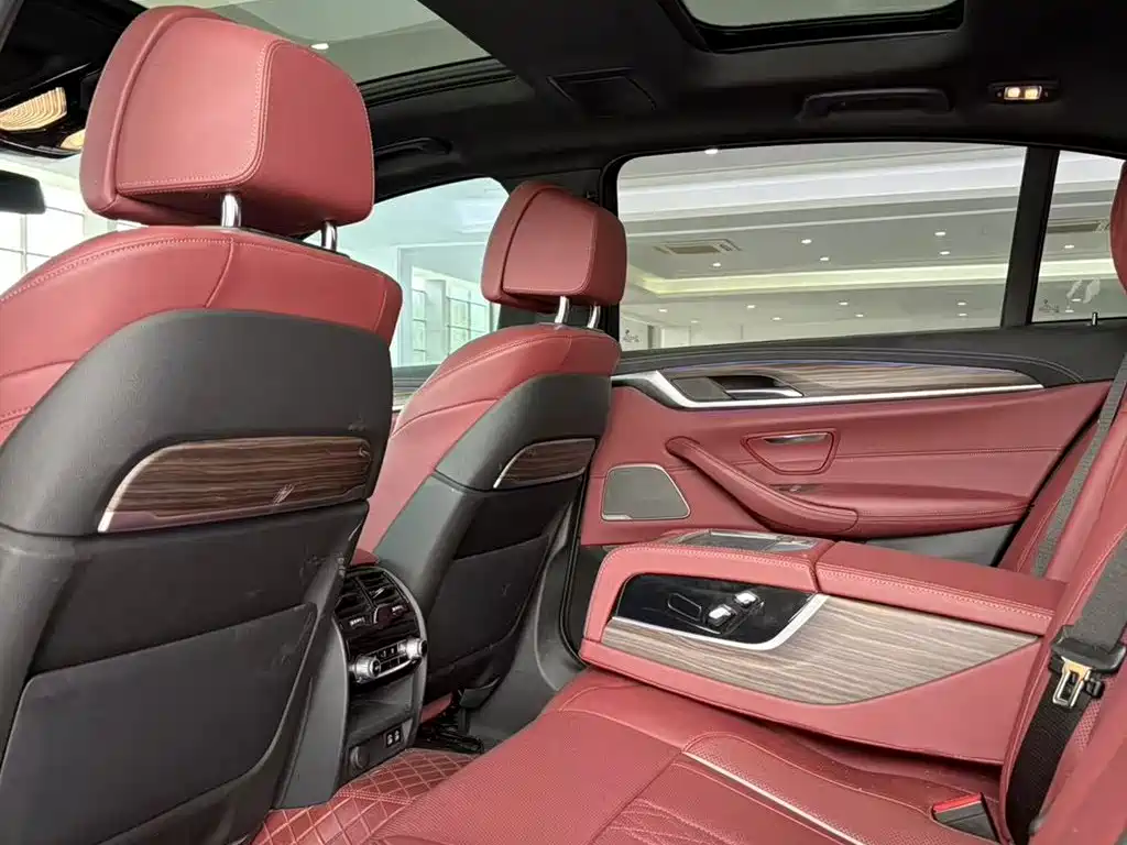 BMW 5 Series 2022 — фото 10