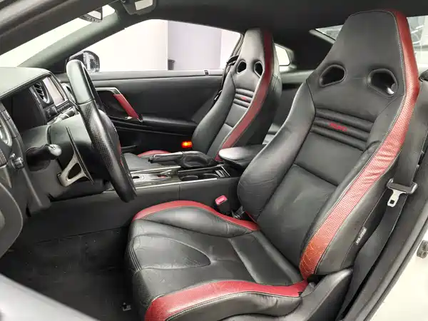 Nissan GT-R 2012