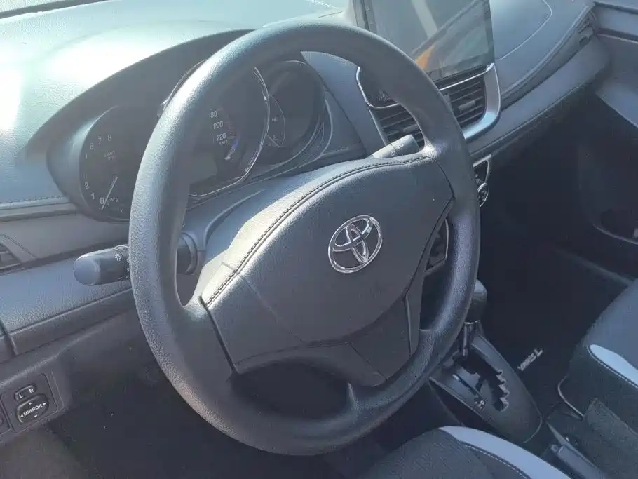 Toyota Yaris L 2021 — фото 15