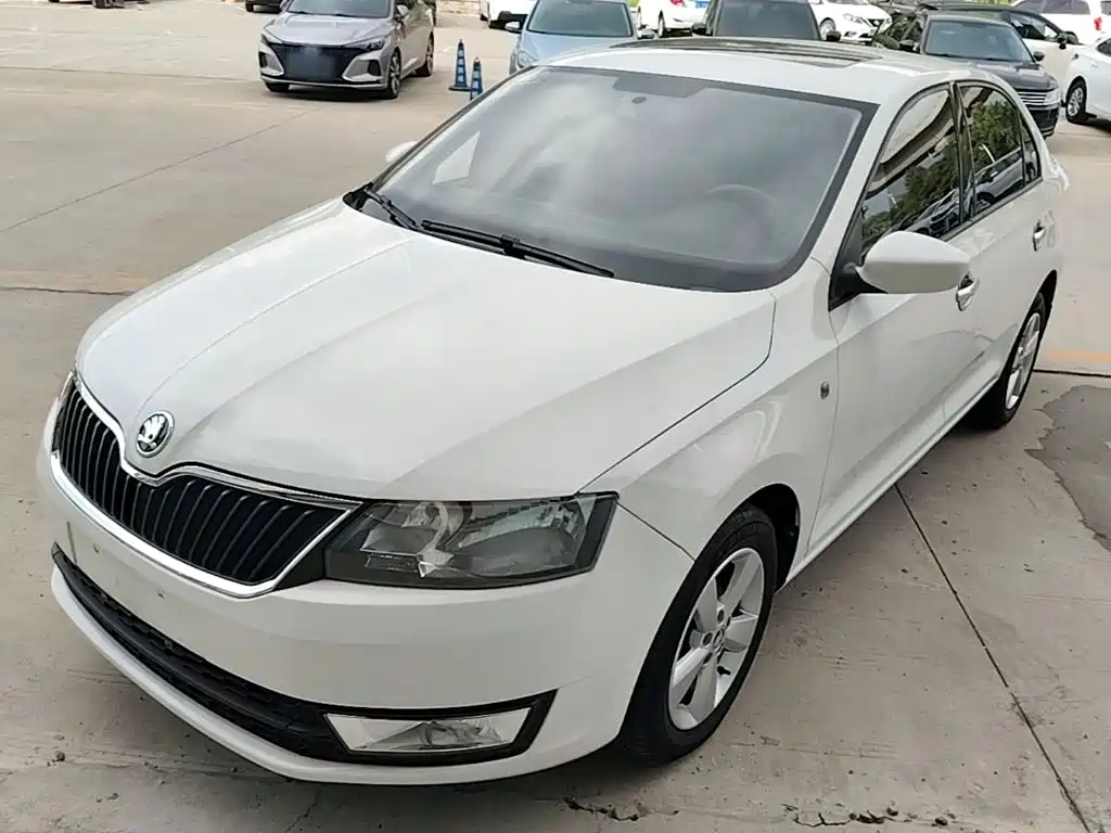 Skoda Rapid 2015 — фото 2