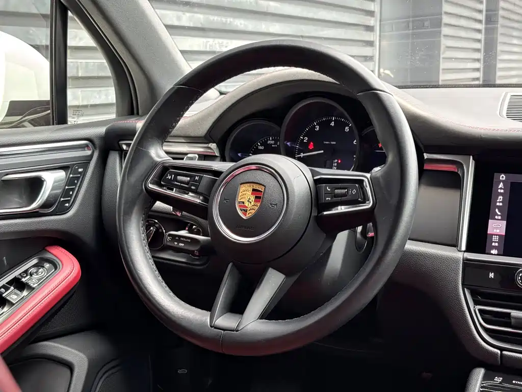 Porsche Macan 2023 — фото 10