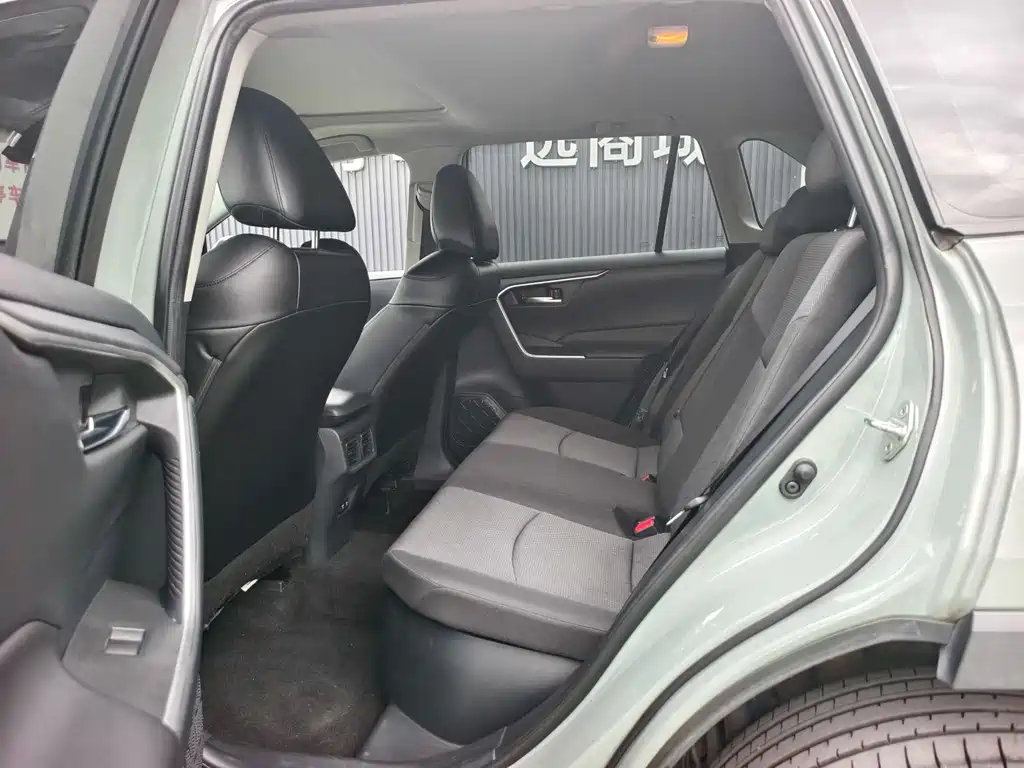 Toyota RAV4 2020 — фото 10