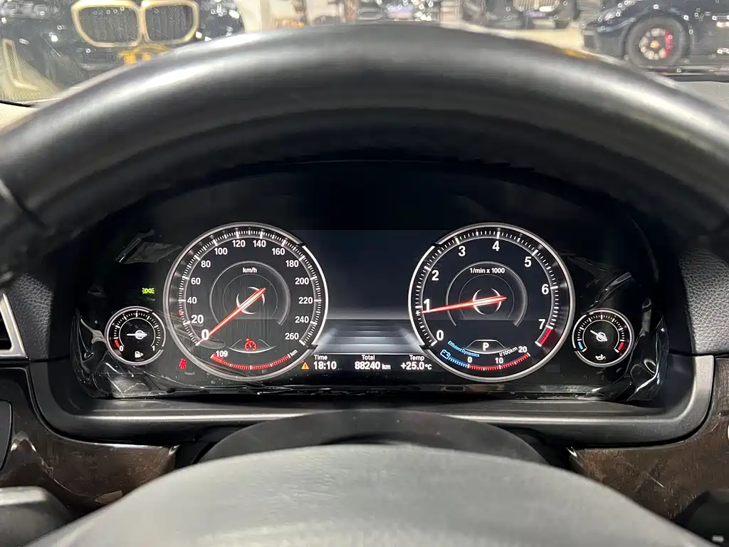 BMW 5 Series 2017 — фото 15