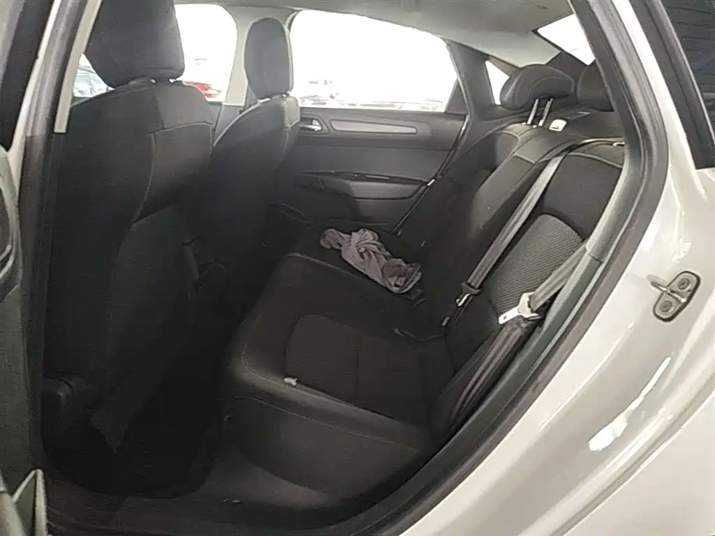 Citroen C4 2018 — фото 17