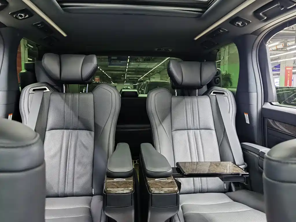 Toyota Vellfire 2021 — фото 11
