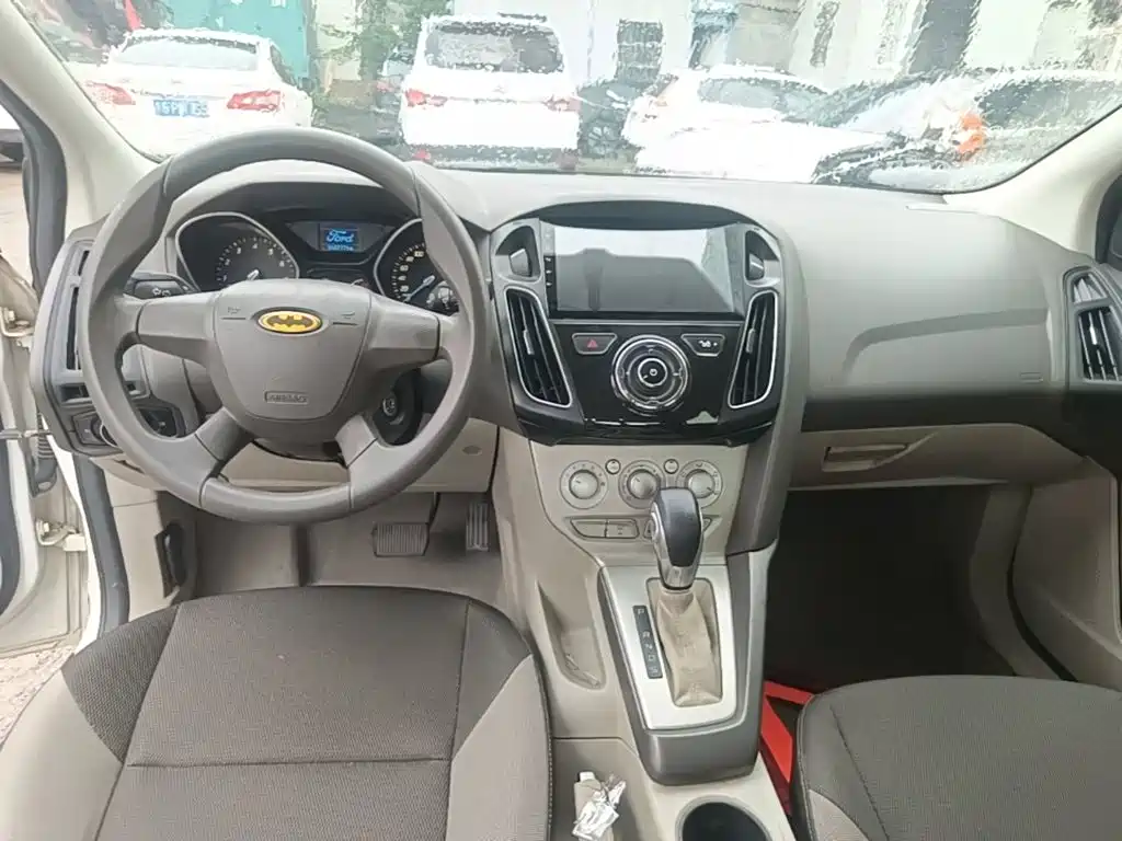 Ford Focus 2014 — фото 13