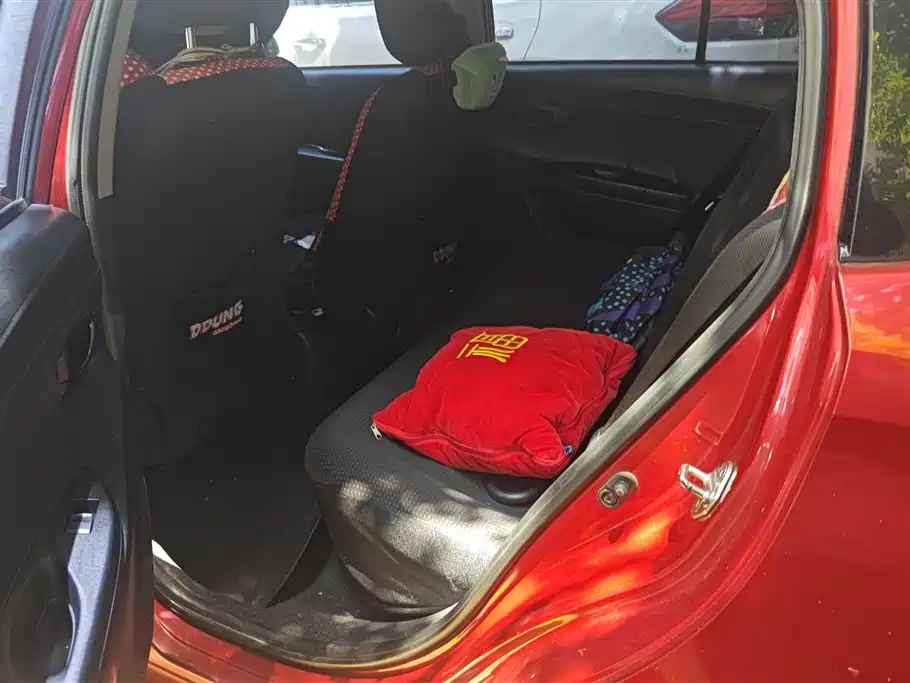 Toyota Yaris L 2014 — фото 11