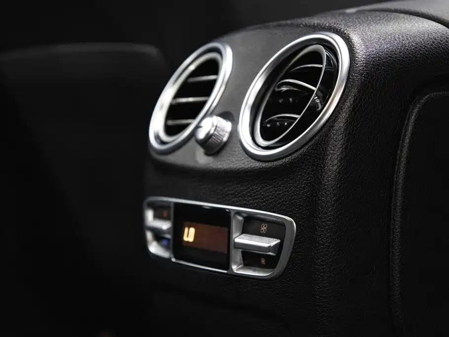 Mercedes-Benz GLC 2016 — фото 23