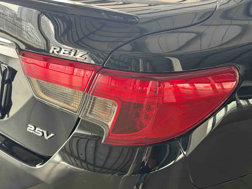 Toyota Reiz 2015 — фото 16