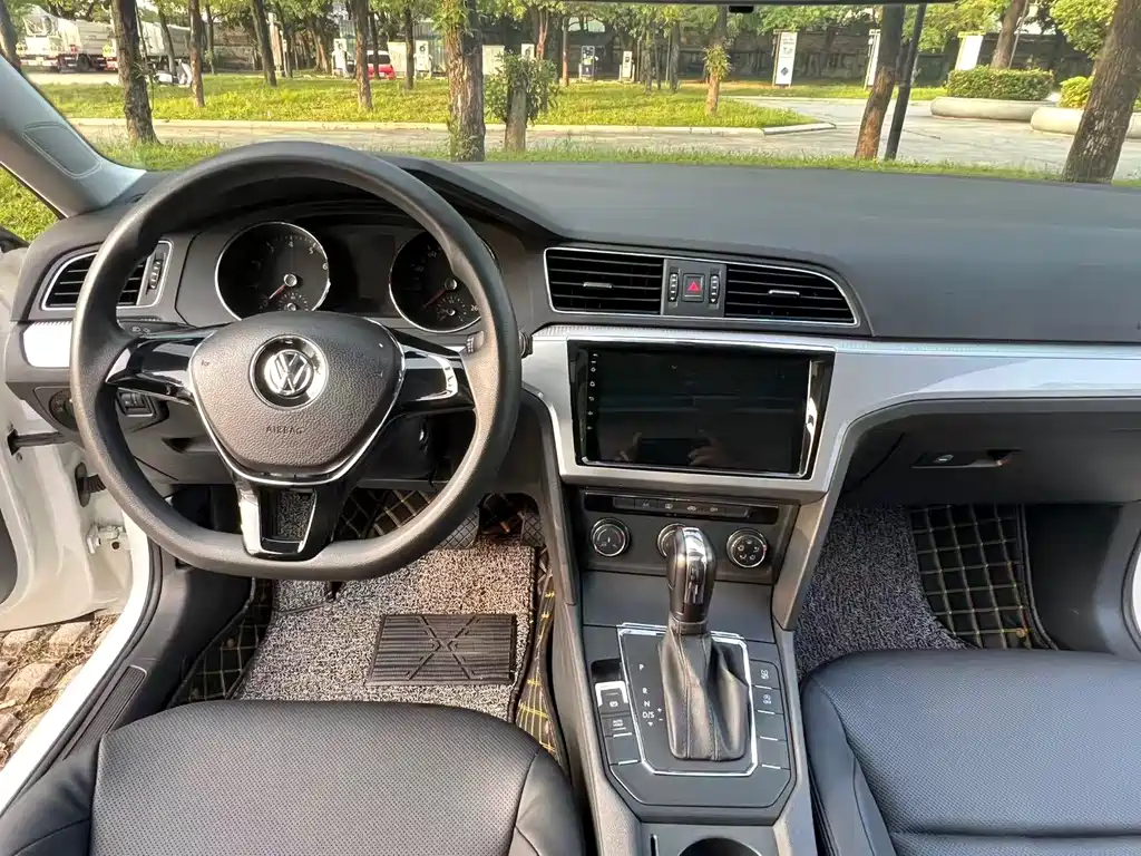 Volkswagen Lamando 2018 — фото 10
