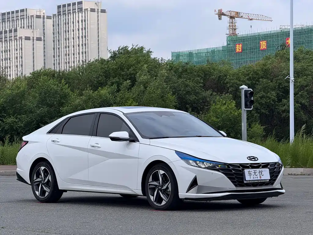 Hyundai Elantra 2023 — фото 21