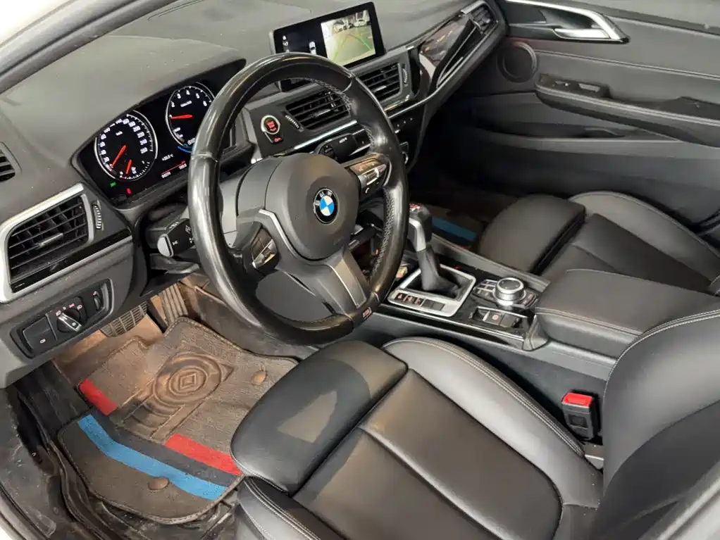 BMW 1 Series 2019 — фото 20