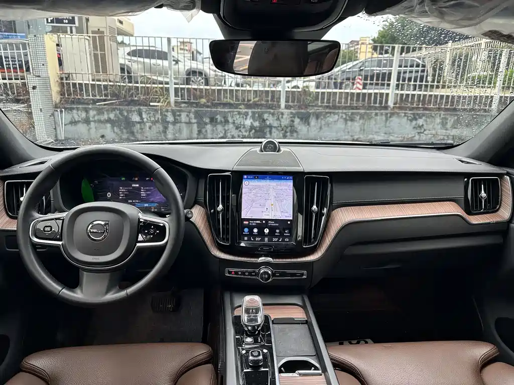 Volvo XC60 PHEV 2024 — фото 12