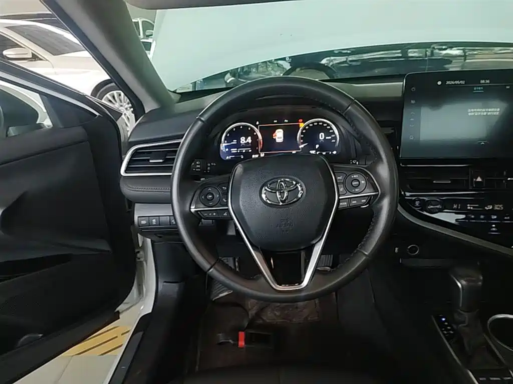 Toyota Camry 2022 — фото 7