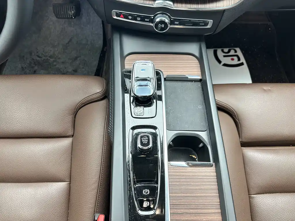Volvo XC60 PHEV 2024 — фото 14