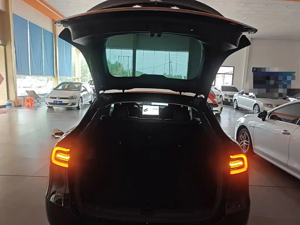 Tesla Model Y 2022 — фото 19
