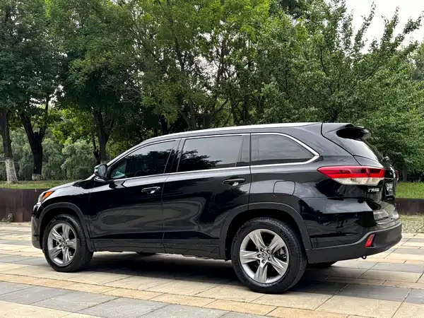 Toyota Highlander 2021